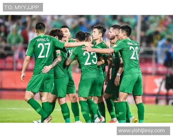 武汉卓尔与国安激战正酣比分悬念不断球迷期待精彩逆转时刻