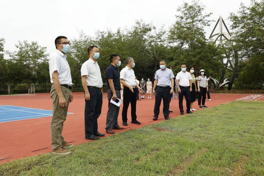 天博官网迥殊的“开学礼”！大众街道4所学校塑胶体育场修成启用